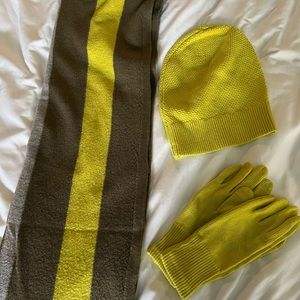 Banana Republic scarf, hat & gloves set